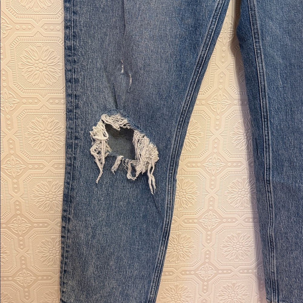 Abercrombie & Fitch Curve Love High Rise Dad Jeans Medium Ripped Wash Size 30L - Picture 6 of 12